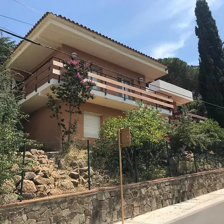 9 Carrer Llorer فيلة *